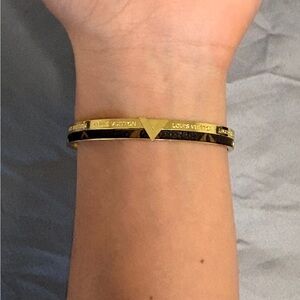 Beautiful Black/Gold “Essential V” Bangle Bracelet